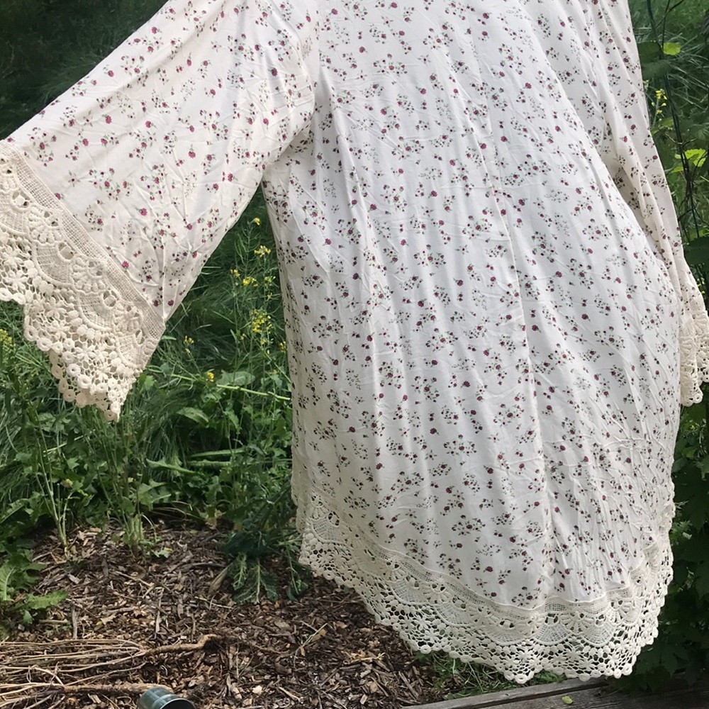 Open front flower and lace kimono top